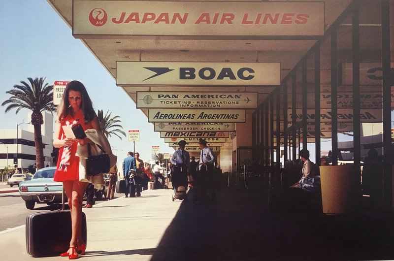 pictures from history - los angeles airport 1970 - Town Pass Lo ext Japan Air Lines 144 > Boac Pan American Ticketing Reservations Information Aerolineas Argentinas Pauzanale Passenger CheckIn Mexicaner Luty Trea Arbeing Hal Chilia E