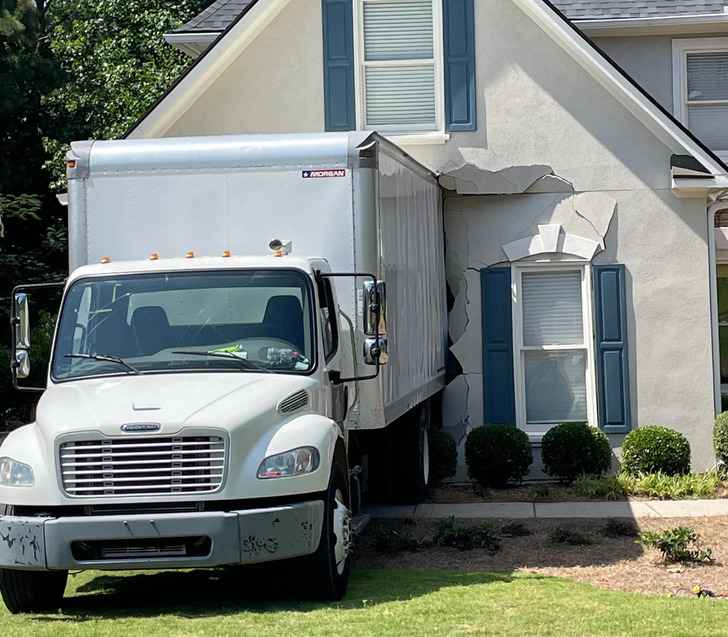 Infuriating photos - house moving accident, truck