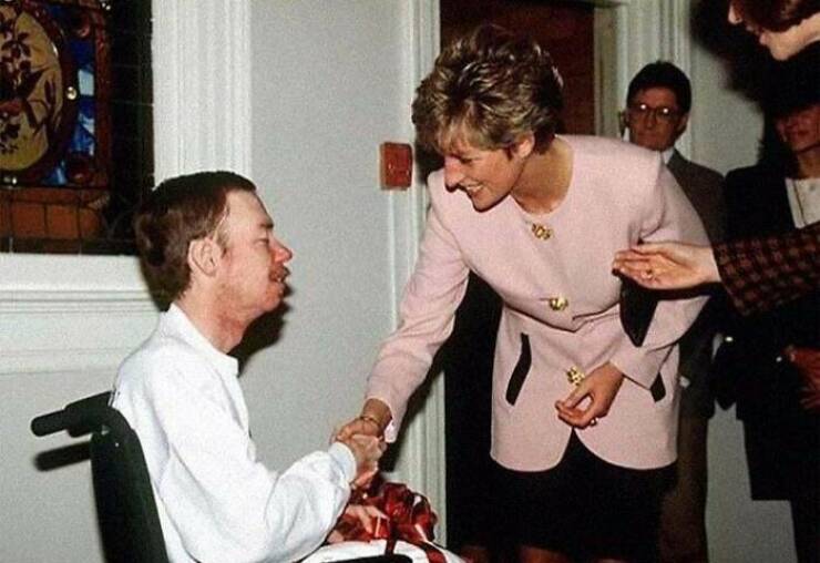 fascinating photos from history - - diana aids -