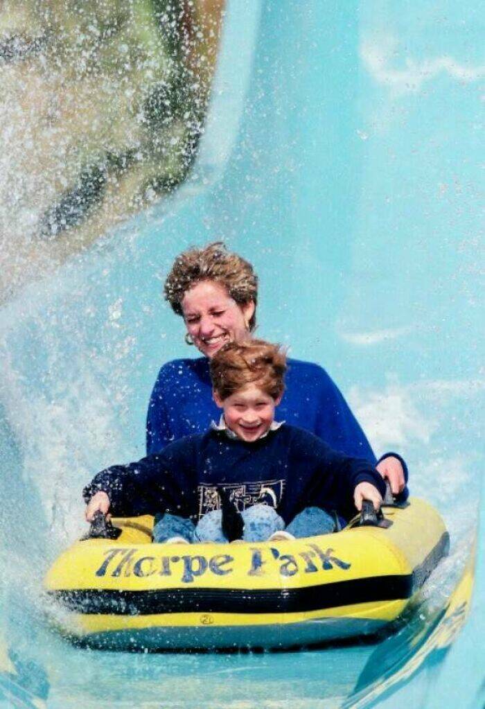 fascinating photos from history - princess diana water slide - Thorpe Park