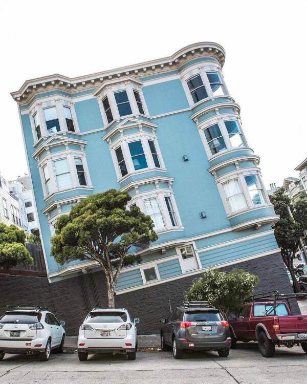 What the houses on the hills in San Francisco look like if you tilt the photo to make the street level.