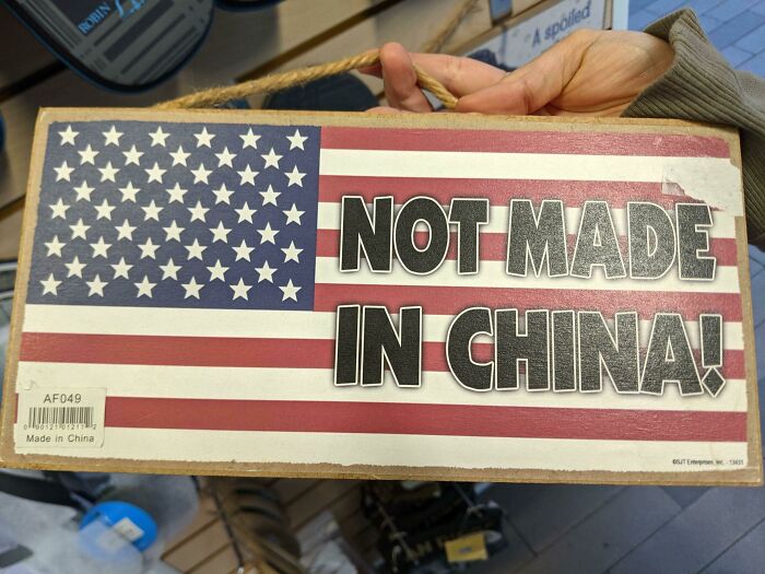 poorly designed - american flag vintage - Robin AF049 00012101211 Made in China A spoiled Not Made In China! E3431