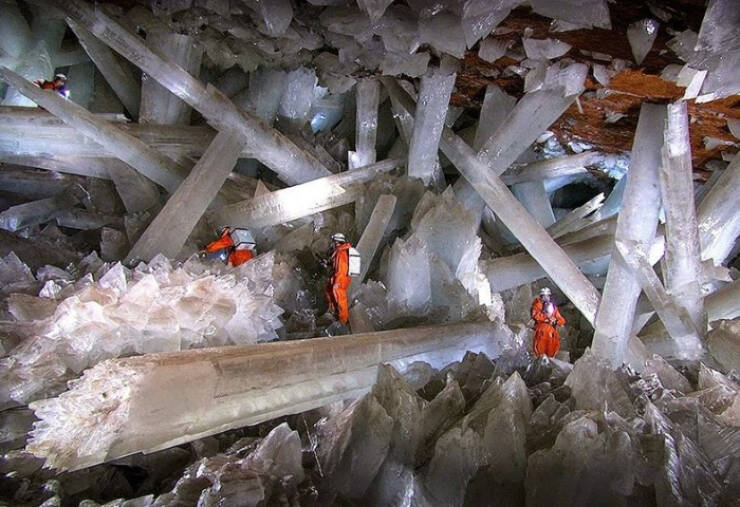 fascinating photos - giant crystal cave mexico