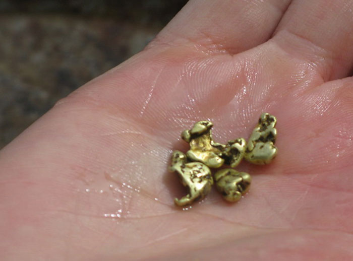 cool metal detector finds - does gold look like