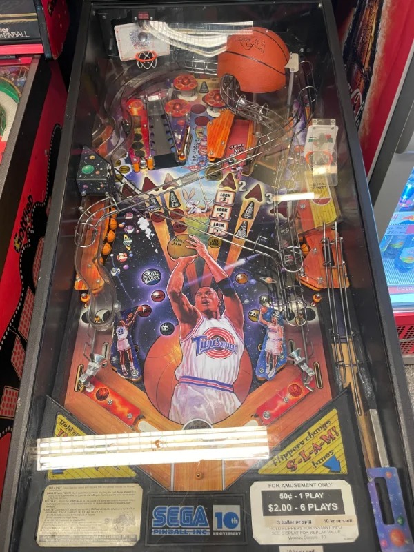 “Found this American vintage Space Jam pinball machine in a random gas station in Norway.”