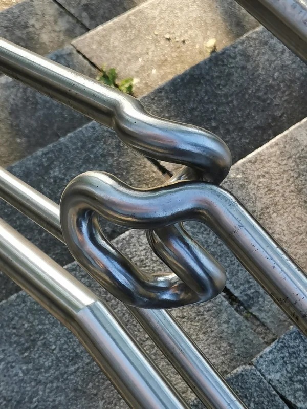 “This railing has a weird knot in it”