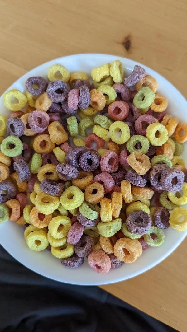 There aren’t blue Froot Loops in the Canadian version