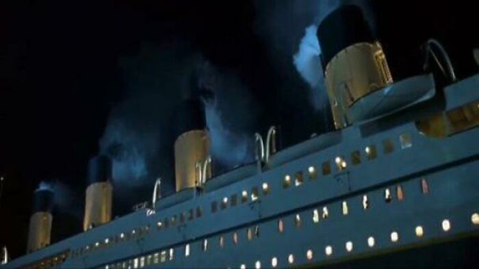 movie mistakes - movie titanic sinking