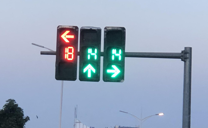 These traffic lights have a countdown so you know how long until the lights change."