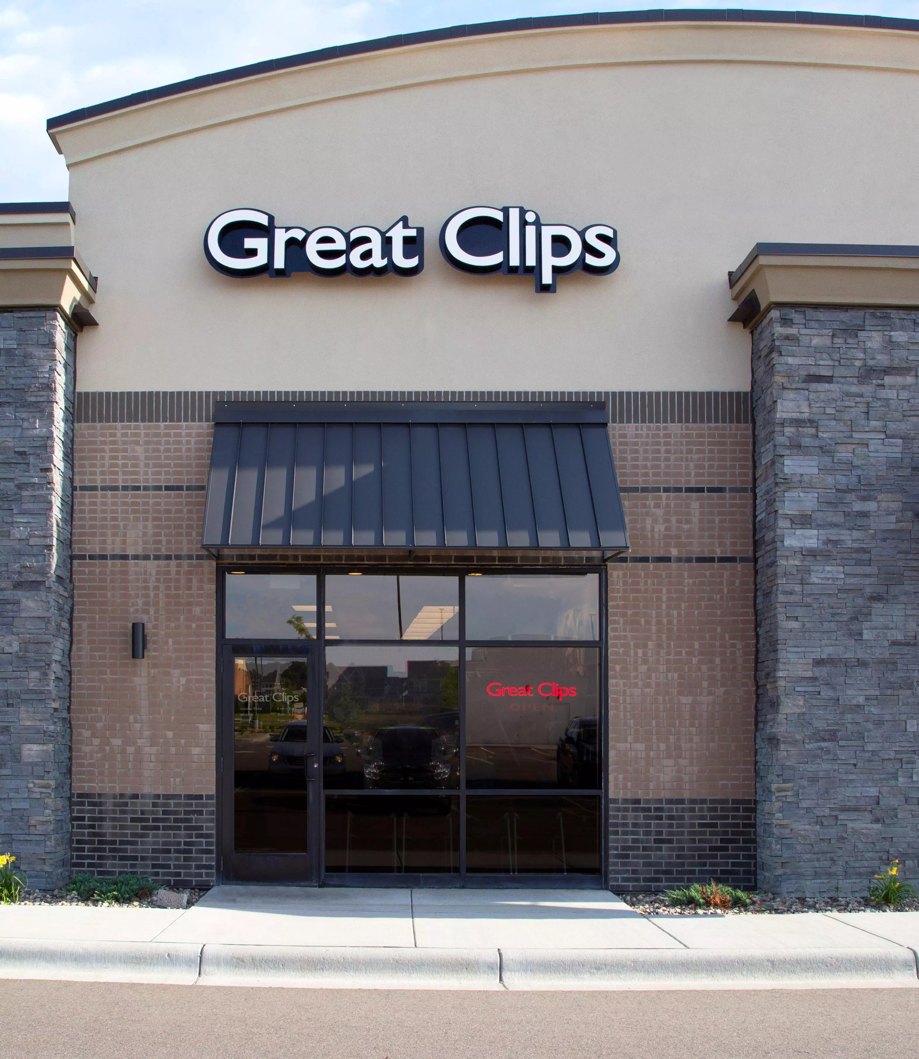 I worked at Great Clips. The stylists are strongly advised to only cut a client’s hair between 10-15 minutes. If the stylist’s average haircut time is more than 15-17 minutes, they might get talked to by the manager about speeding up their services or written up if it continues to happen.

Stylists also get paid based on how fast and how many clients they have that day.

If a person comes in with a long, tangled rats nest and wants a complicated haircut that takes you an hour to deal with, they can fuck up your timed average for the day and fuck your pay.