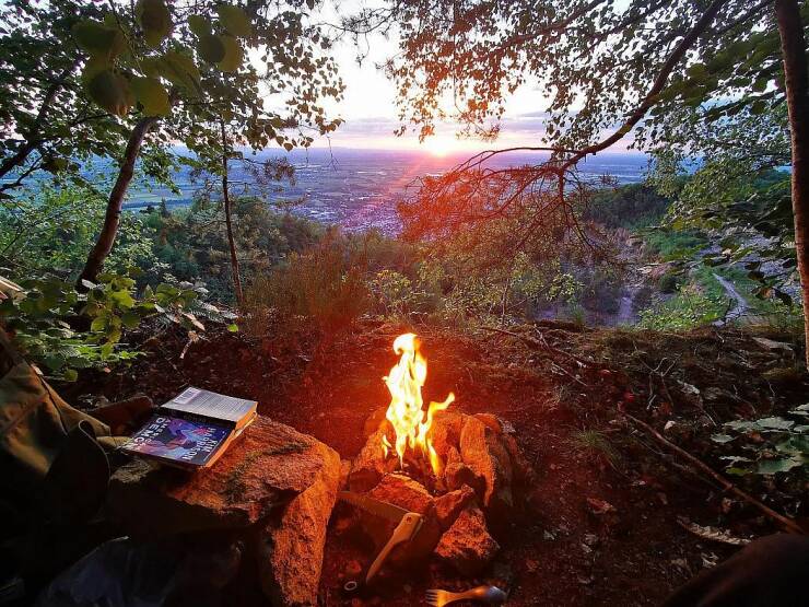 Fascinating world photos - campfire