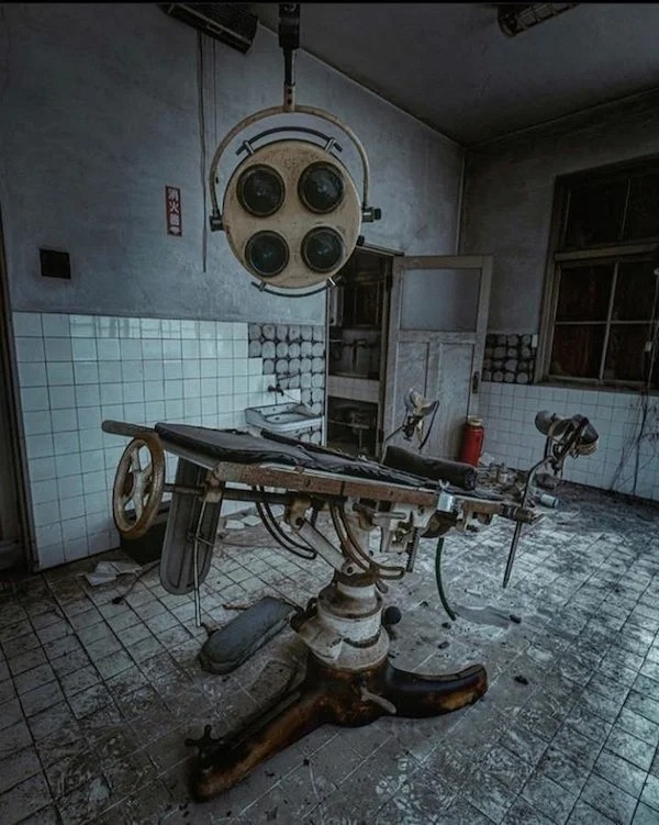 27 Abandoned Places That Might Haunt You.