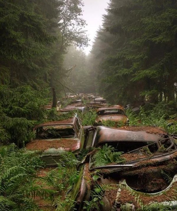 27 Abandoned Places That Might Haunt You.