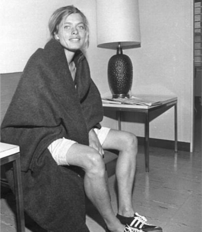 historical pictures - Bobbi Gibb, First Woman To Run The Boston Marathon In 1966, She Ran Without A Number Because Women Were Not Allowed Into The Race