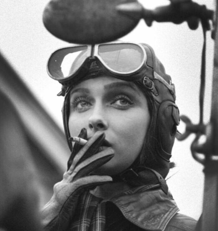 historical pictures --  22-Year-Old Wasp Pilot Shirley Slade In Her Flying Helmet, Goggles, And Gloves, 1943