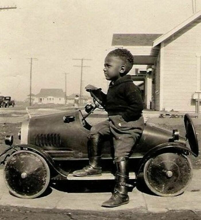 historical pictures - The Boy And His Car, 1930s.little Man's Got Style