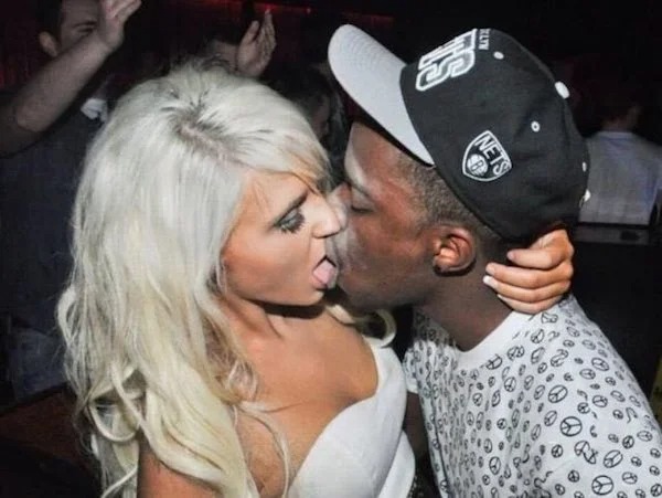 28 Crazy Photos From The Nightclub