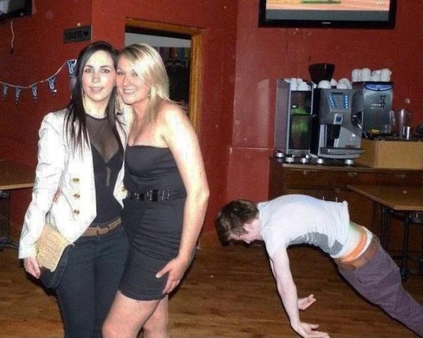 28 Crazy Photos From The Nightclub