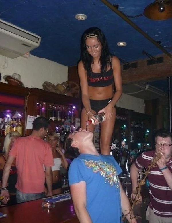 28 Crazy Photos From The Nightclub