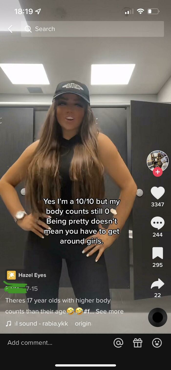 20 Girls Who Think They're Different From The Rest.