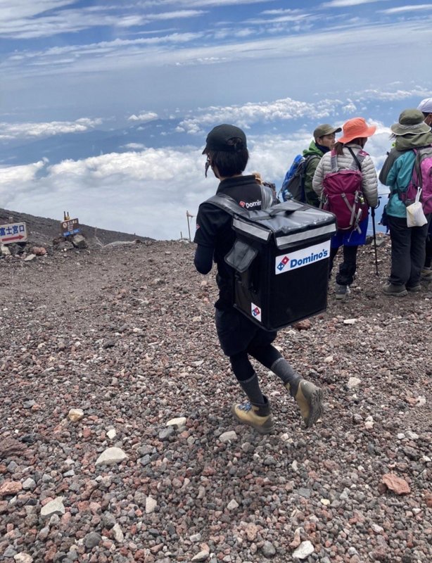 Dominos Japan delivers to the summit of Mt. Fuji