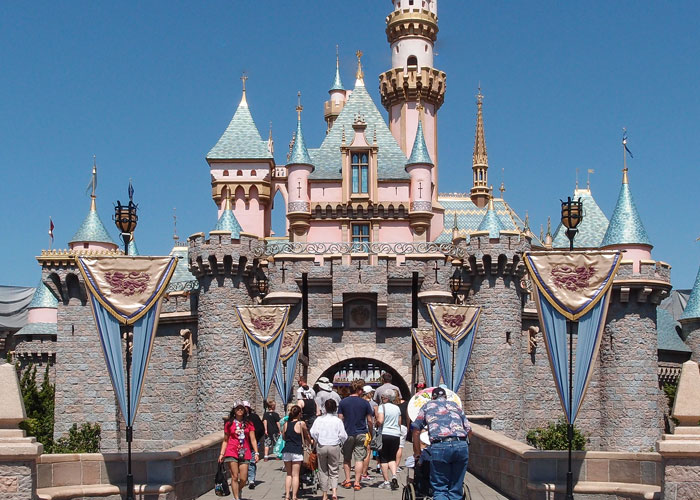 an Orange County man named Jeff Reitz went to Disneyland every day for over 8 years, 2,995 consecutive days, and only stopped because of Covid on March 14, 2020.