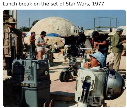 Fascinating historical pics - behind the scenes of films - Lunch break on the set of Star Wars, 1977