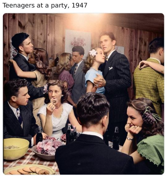 Fascinating historical pics - nina leen - Teenagers at a party, 1947