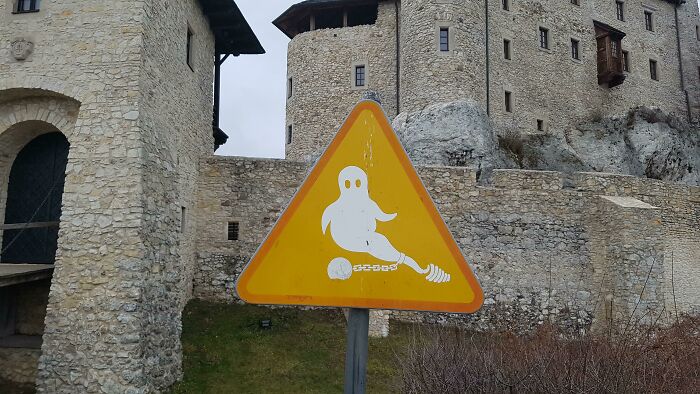 30 Signs That Are Oddly Terrifying.