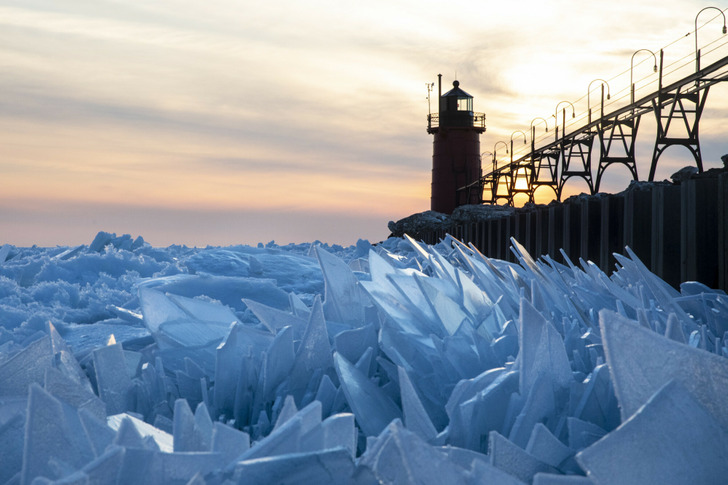 Fascinating photos - south haven light