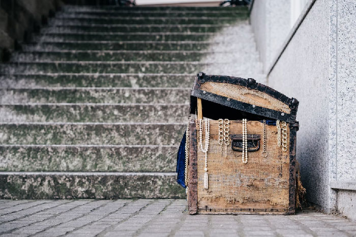 in 1982, Byron Peiss wrote a book called the Secret. In it, there are clues to 12 treasure boxes hidden in various places all around the US and Canada. As of 2022, only 3 of the 12 boxes have ever been found. If a box is discovered, you can exchange it for bragging rights and a precious gem