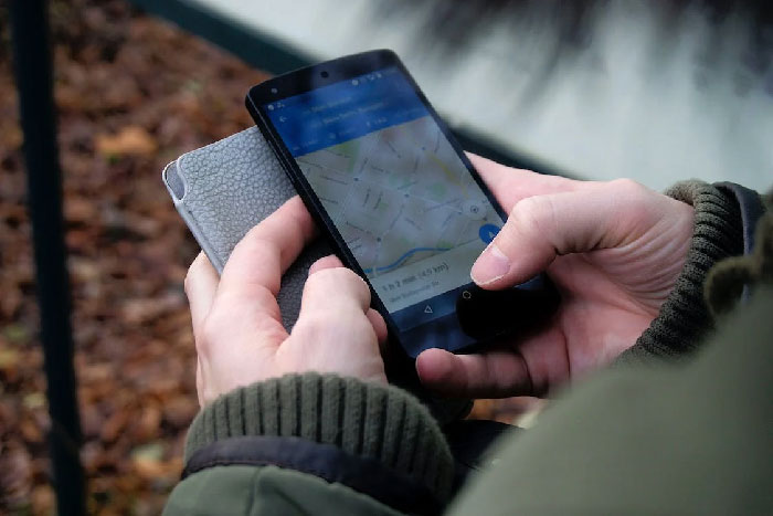 a Berlin-based artist tricked Google Maps into thinking that a completely empty street was bursting with traffic by filling a wagon with 99 smartphones, opening Maps navigation on all of them, and then slowly pulling the wagon along Berlin streets.