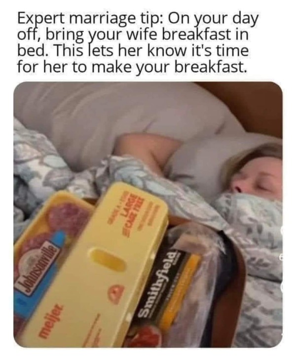 relatable memes - Expert marriage tip On your day off, bring your wife breakfast in bed. This lets her know it's time for her to make your breakfast. Johnsonville meijer Large Smithfield