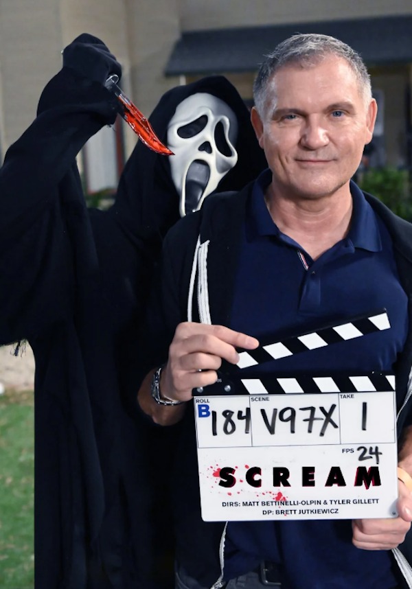Scream (2022) producer Kevin Williamson seems to have some issues with his peripheral vision: