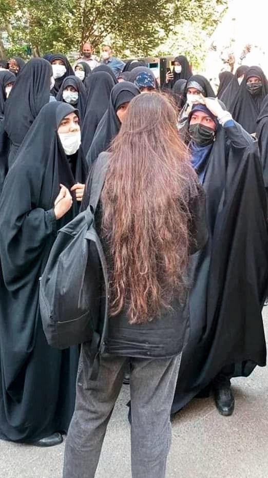 Iranian woman with her hair exposed in front of the pro-islamic republic counter-protest.