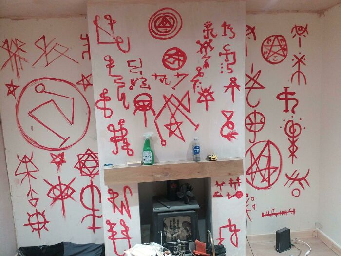creepy symbols on wall - f Dey J 9 Apk Am Bo w e K An