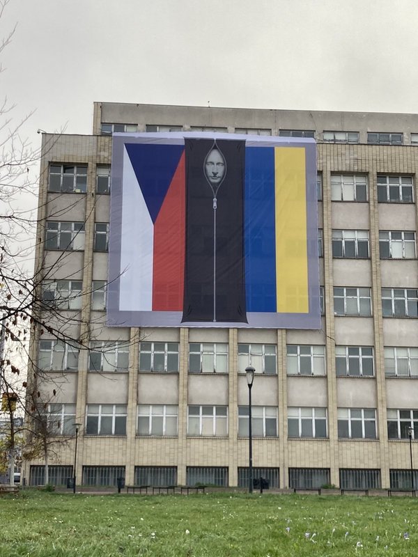 Building of Czech Interior ministry on our independence day showing Putin in body bag between Czech and Ukrainian flags.