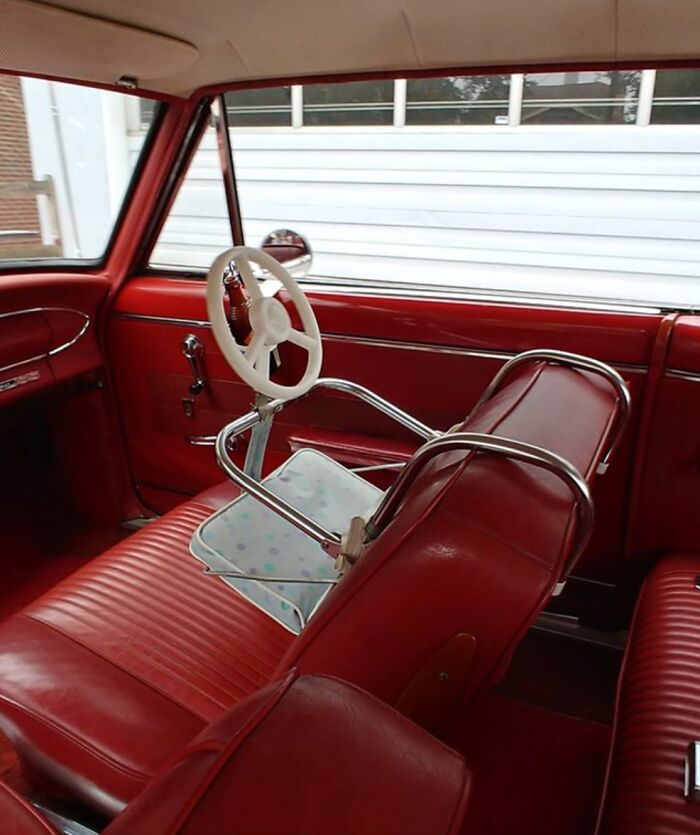 fascinating historical photos - car seats in the 50s - extr