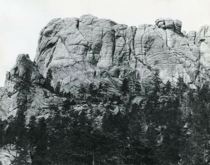 fascinating historical photos - mt rushmore before it was carved