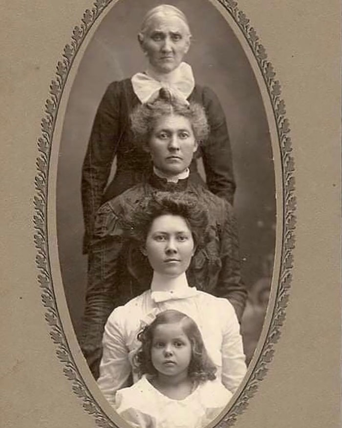 important historical pictures - old family portrait oval