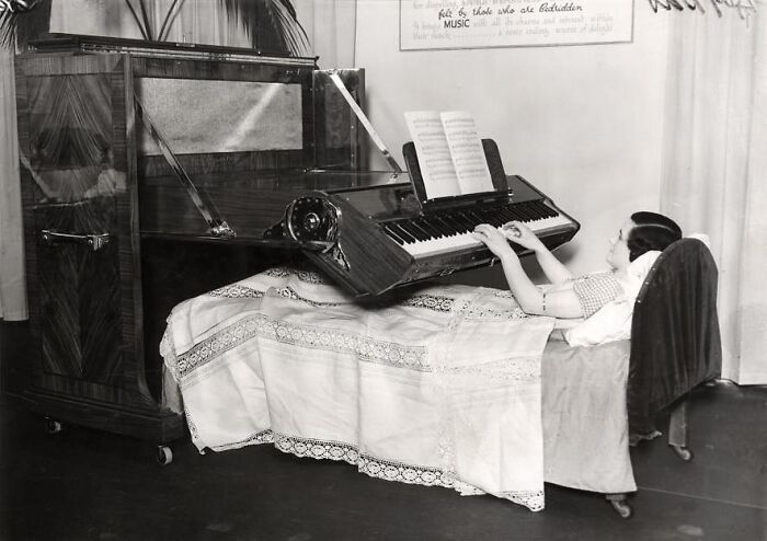 important historical pictures - piano for the bedridden - 44 felt by those who are bedridden Music harma and tehnisk Mile.