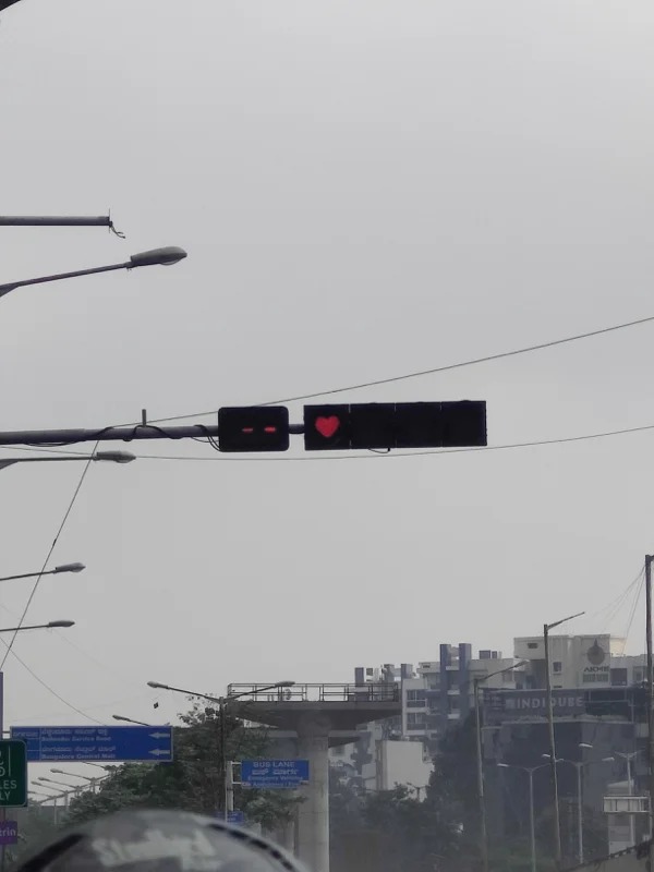 A traffic light near my office is very wholesome.