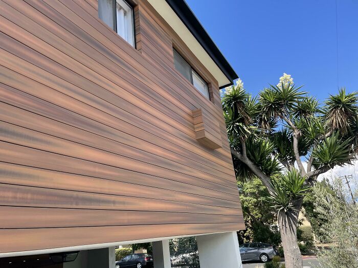 An Apartment Installed New Siding And Choked Their Ac Unit By Enclosing It