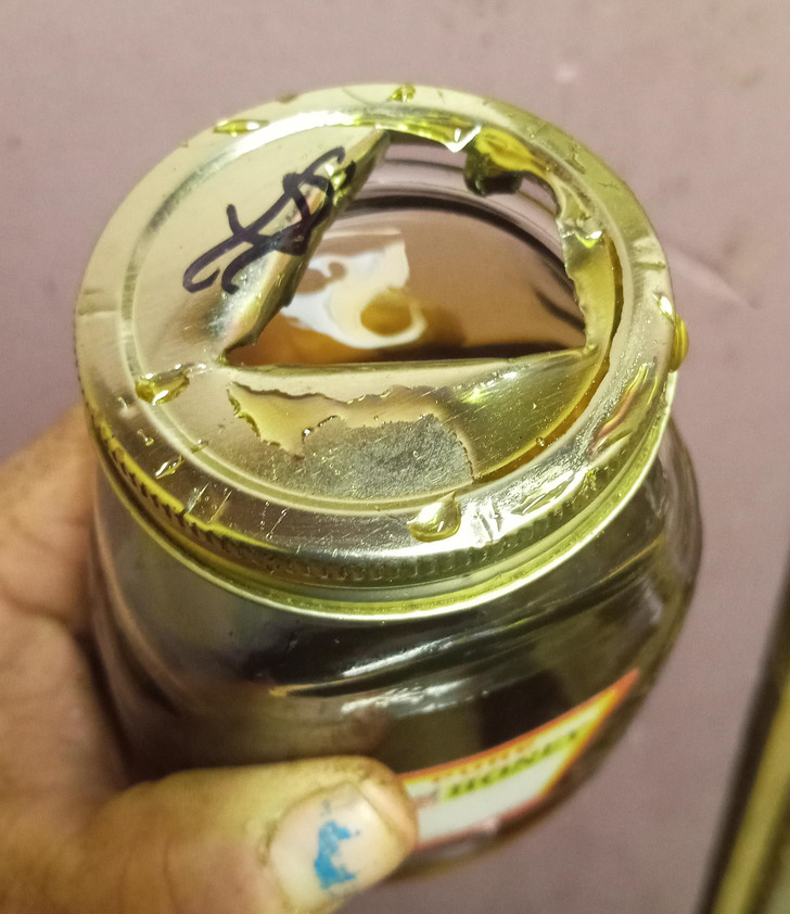 ’’I let my friend borrow my honey. This is how it came back.’’