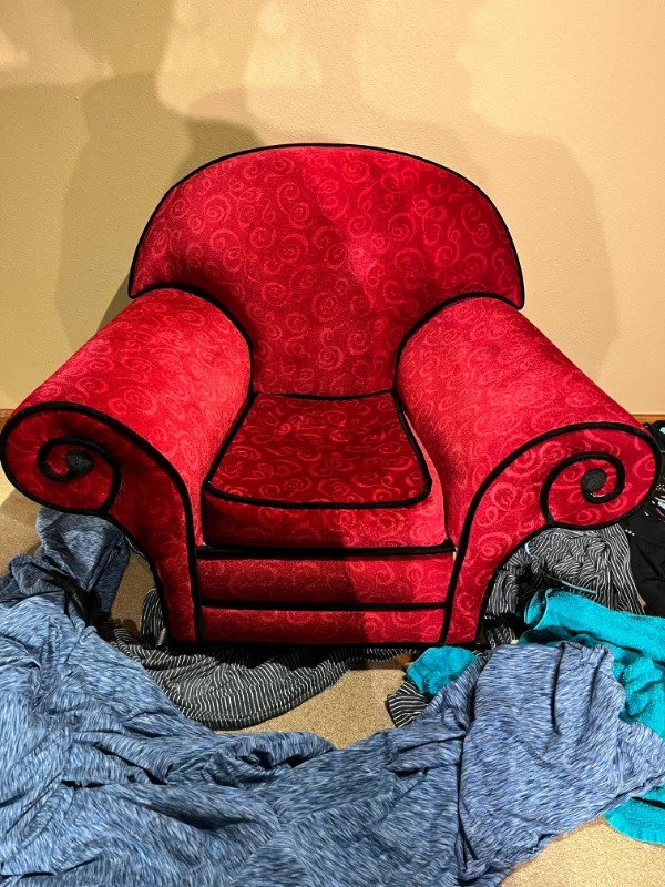 “Found this 1999 ‘vintage’ Thinking Chair from Blues Clues.”
