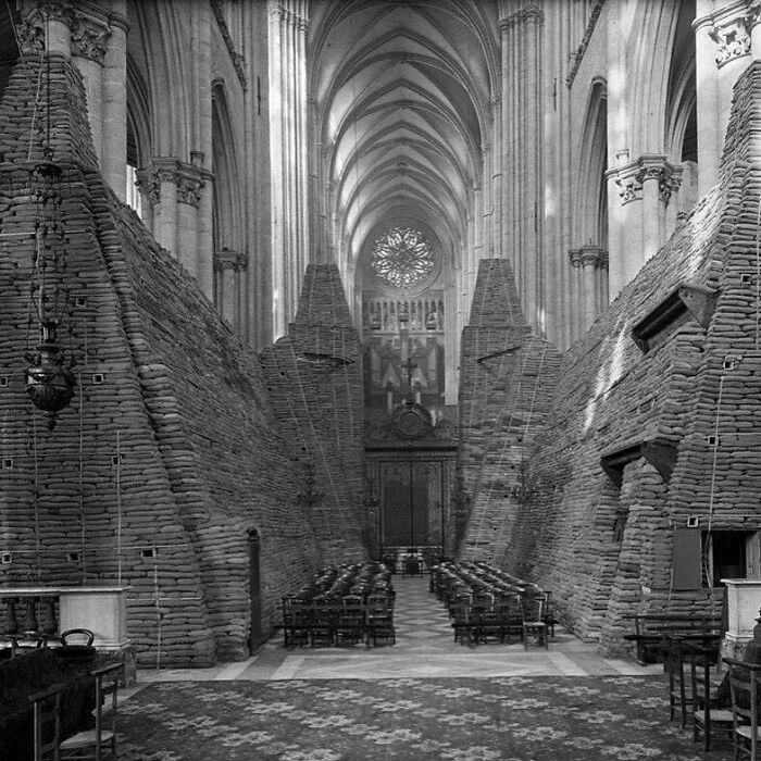 cool pics from history - notre dame sandbags protection