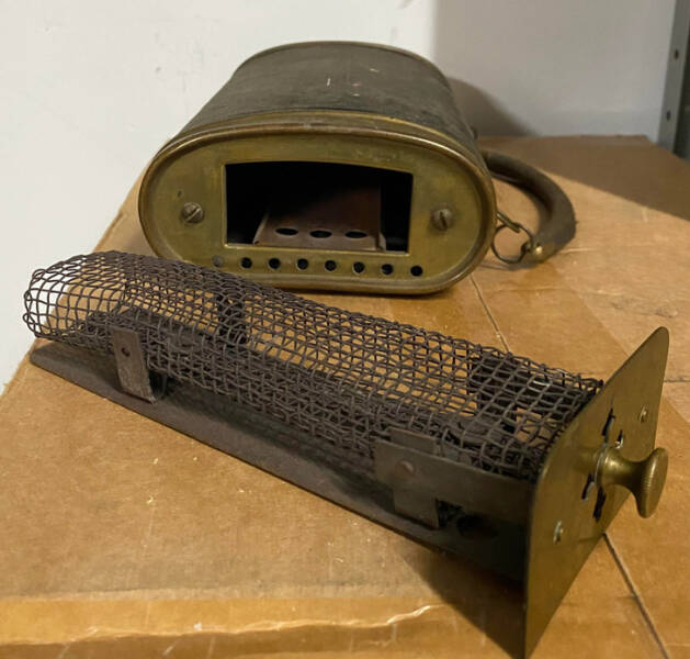 ’’Weird purse, made of metal & velvet with a cage inside of it, adjustable vent on one side & air holes on the side that pulls out.’’

’’It’s a vintage portable heater/foot warmer.’’