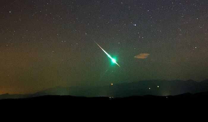 Extraordinarily Rare Things - does a falling meteor look like