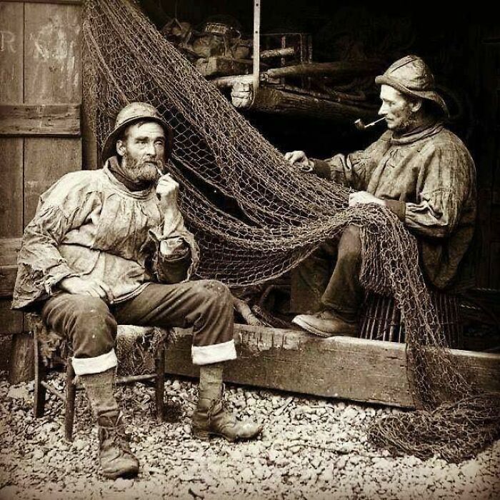 historical photographs - Net Fix And Chill, Irish Fishermen, Ireland 1910