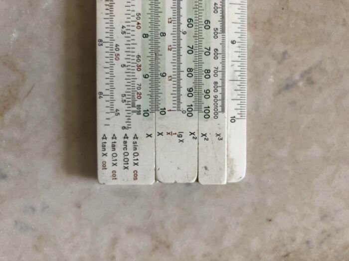 Old Ruler. I Don’t Know How It Is Used Or What Does It Measure.
Answer: Slide rule, logarithmic calculating device. These put humans on the moon.